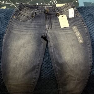 BNWT Maurices Jeggings w/ velvet laced up ankles